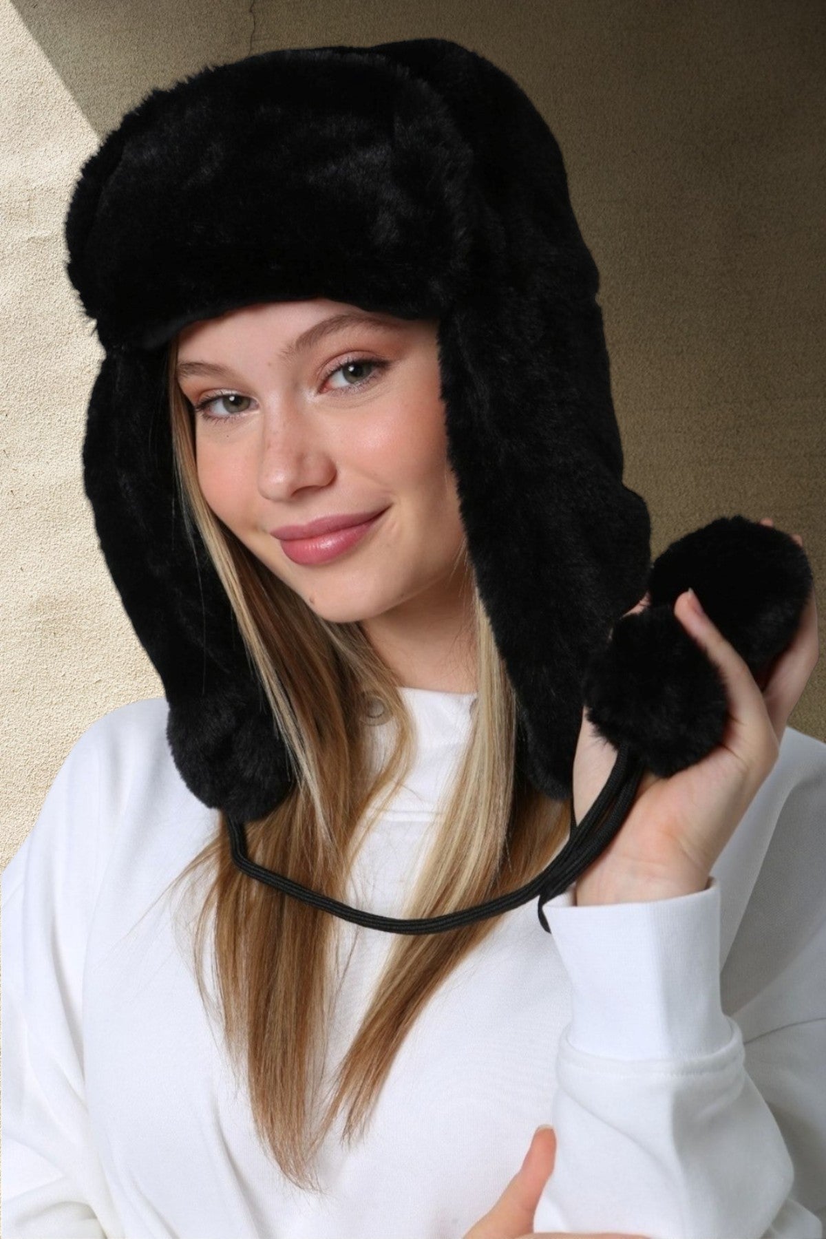 Faux-Fur Pilot Hat With Earflap - Black