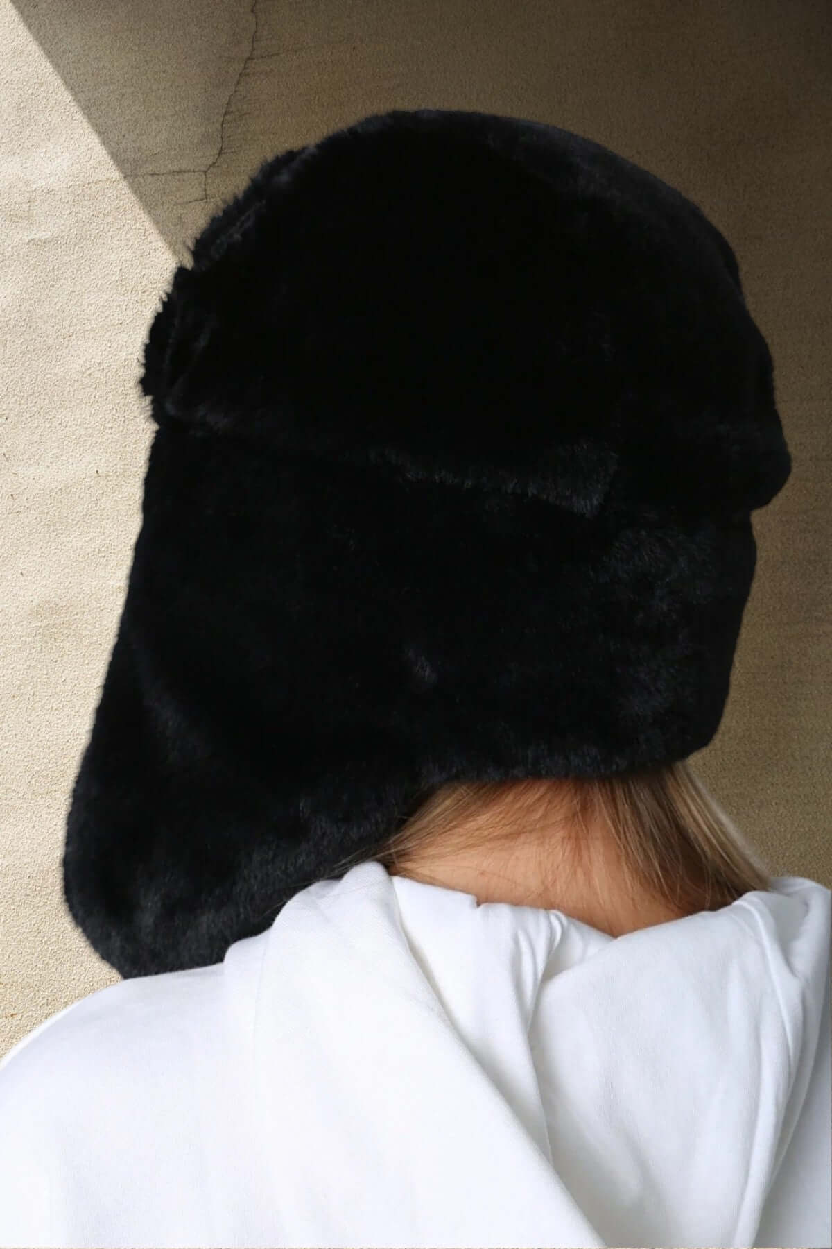 Faux-Fur Pilot Hat With Earflap - Black